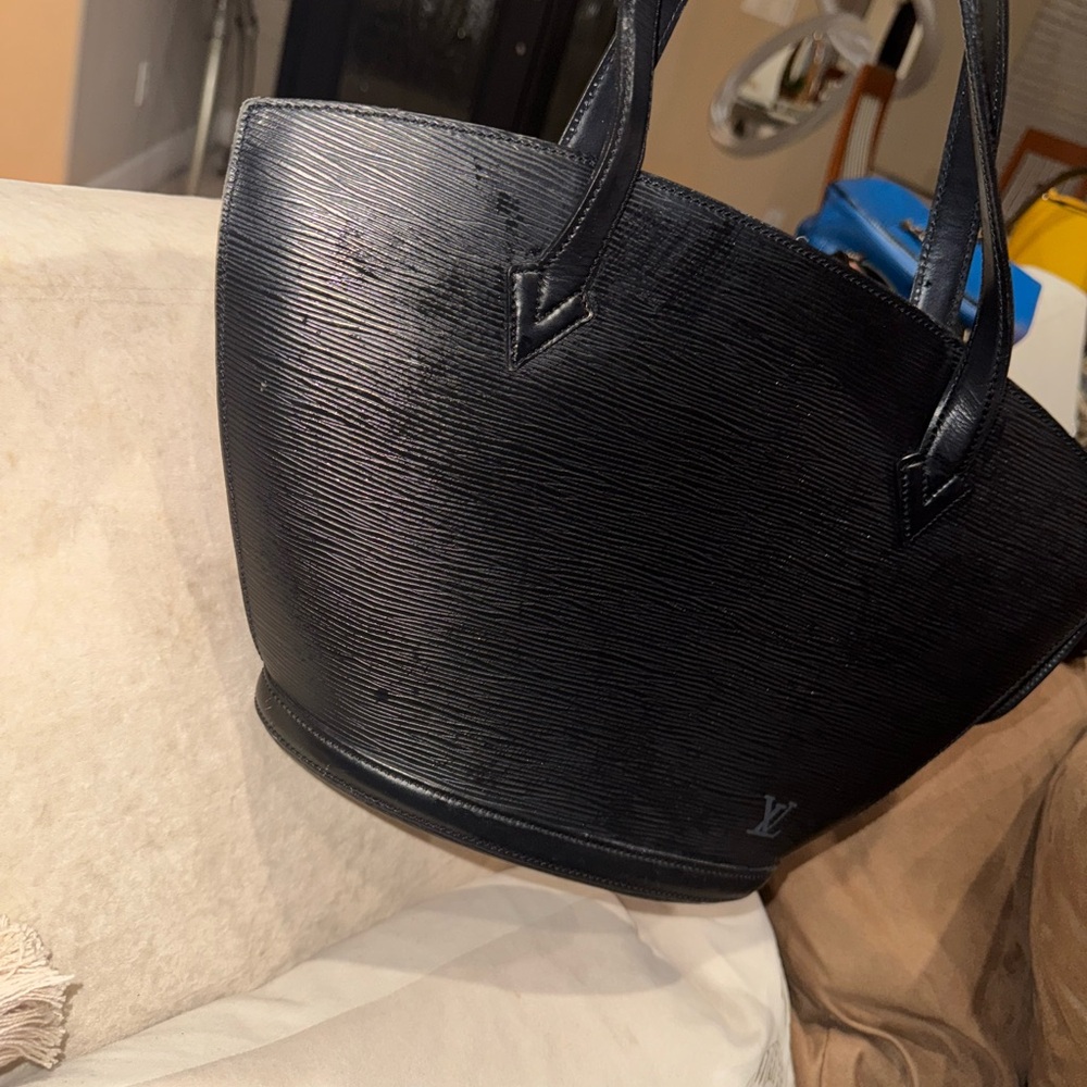 Louis Vuitton Black and Cream Interior Detail